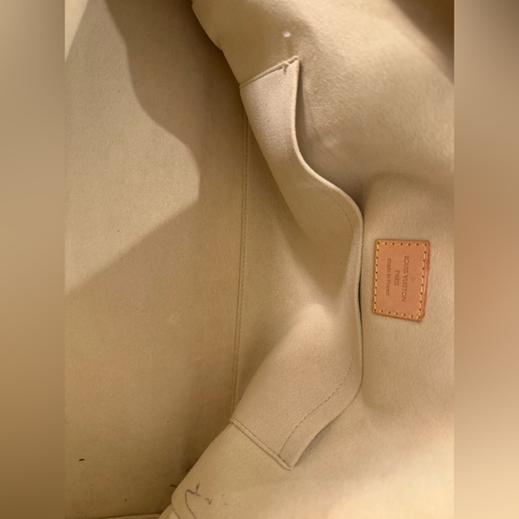 Louis Vuitton Monogram Manhattan GM - Picture 7 of 15